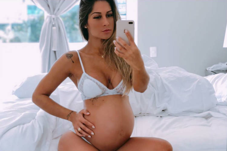 Mayra Cardi grava filha se mexendo em sua barriga: “Quer rasgar minha barriga” – Assista!