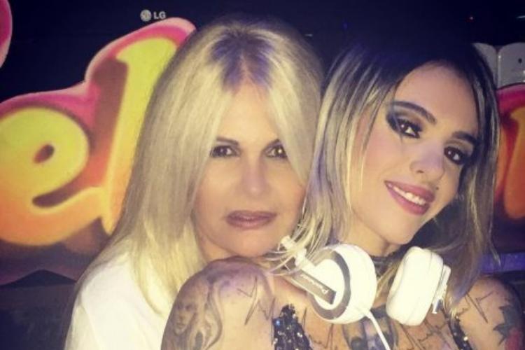 Após desabafo, Monique Evans lamenta saudades da namorada