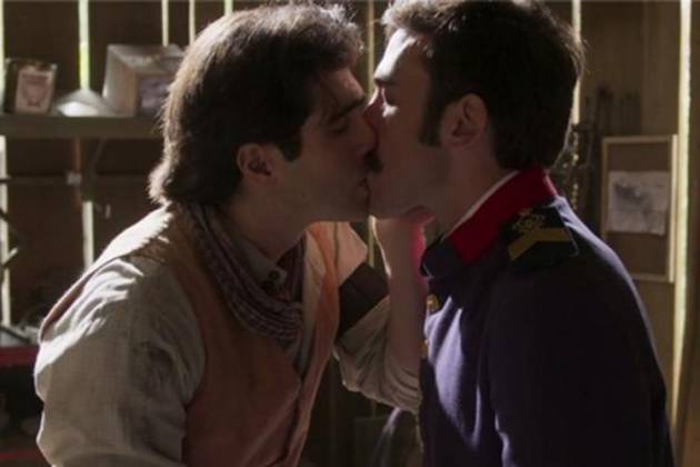 Beijo em "Orgulho e Paixão" - Reprodução/TV Globo