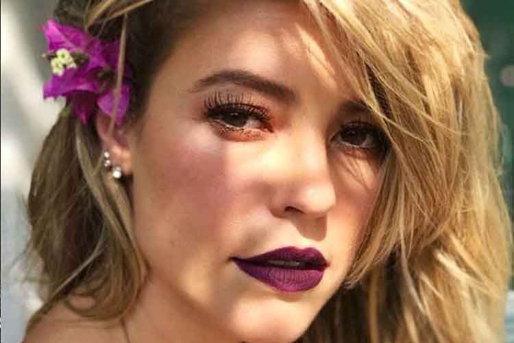 Paolla Oliveira aparece com look ousado e fãs não perdoam