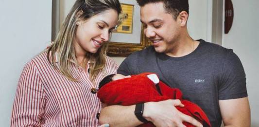 Thyane Dantas e Wesley Safadão com Dom/Instagram