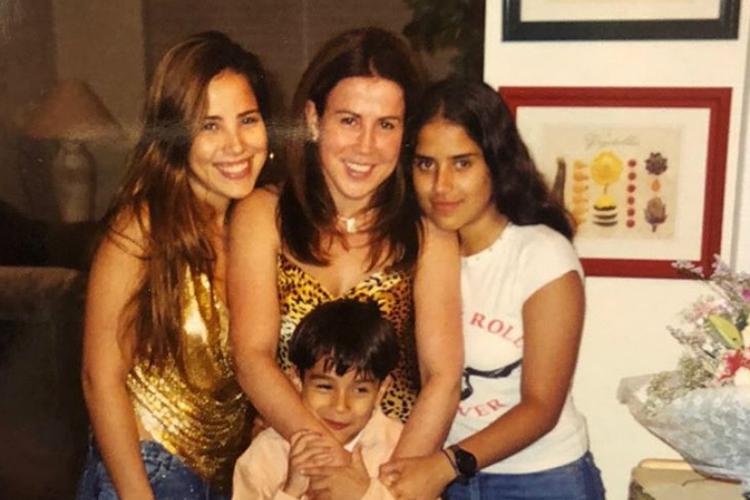 Com foto antiga, Zilu Camargo se declara para os filhos