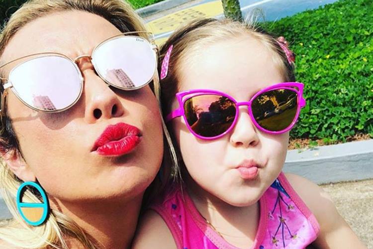 Filha de Rafael Ilha manda recadinho e encanta a web