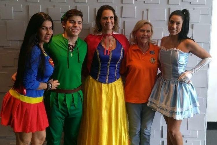 Thomaz Costa, Gracyanne Barbosa e outros famosos participam de ação beneficente