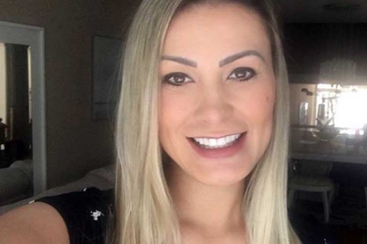 Andressa Urach é comparada a esposa de Bolsonaro e semelhança chama atenção