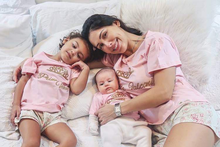 Bella Falconi comemora mesversário de sua filha Stella