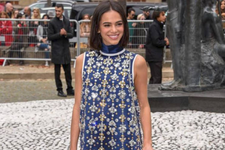 Bruna Marquezine usa máscara facial e diverte internautas: “Está me transformando numa nuvem”