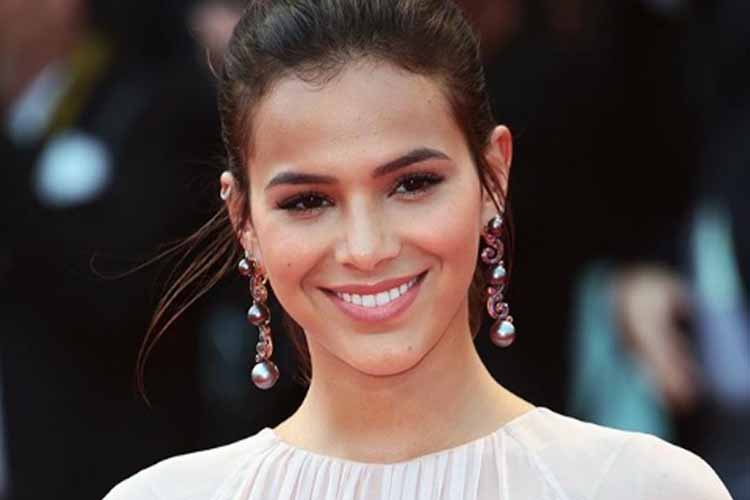Tatuagem de Bruna Marquezine tem erro ortográfico e internet não perdoa – Confira!