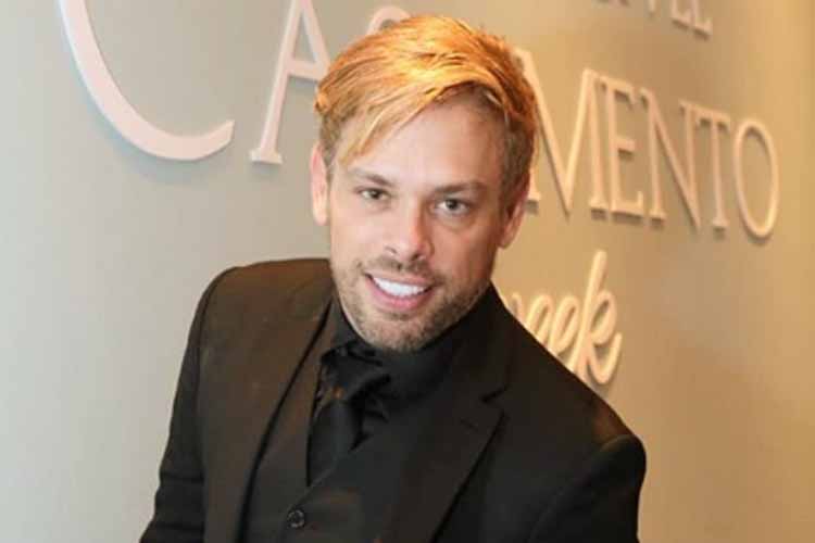 Bruno Chateaubriand surpreende a todos durante evento e pede namorado em casamento – Veja!