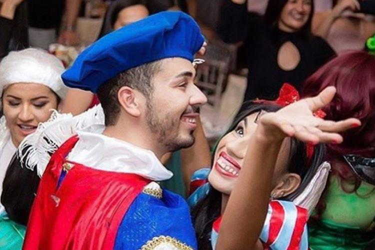 Após polêmica, Carlinhos Maia publica foto ao lado de Branca