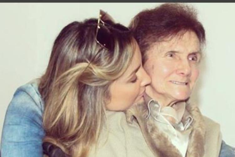 Claudia Leitte lamenta morte de fã