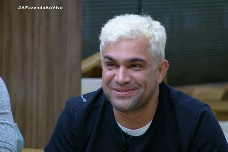 A Fazenda 10: Evandro Santo faz ‘show particular’ para Rafael Ilha