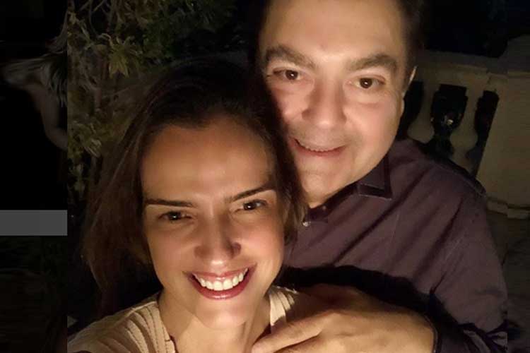 Esposa de Faustão compartilha foto ao lado do filho e semelhança com apresentador impressiona