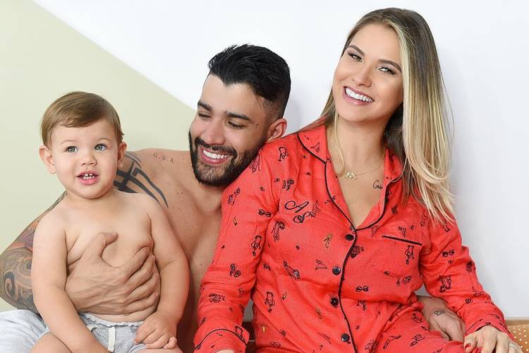 Gusttavo Lima faz linda homenagem a família