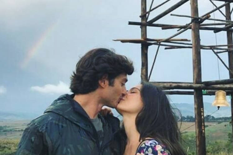 Com 35 semanas de gravidez, Isis Valverde faz declaração ao marido – Veja!