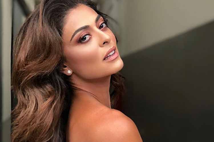 Juliana Paes aparece de lingerie preta e ganha elogios: ‘Deusa’