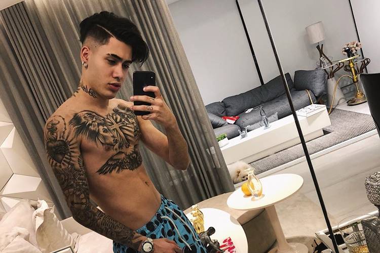 Sem cortar o cabelo há 7 meses, Kevinho faz mudança radical