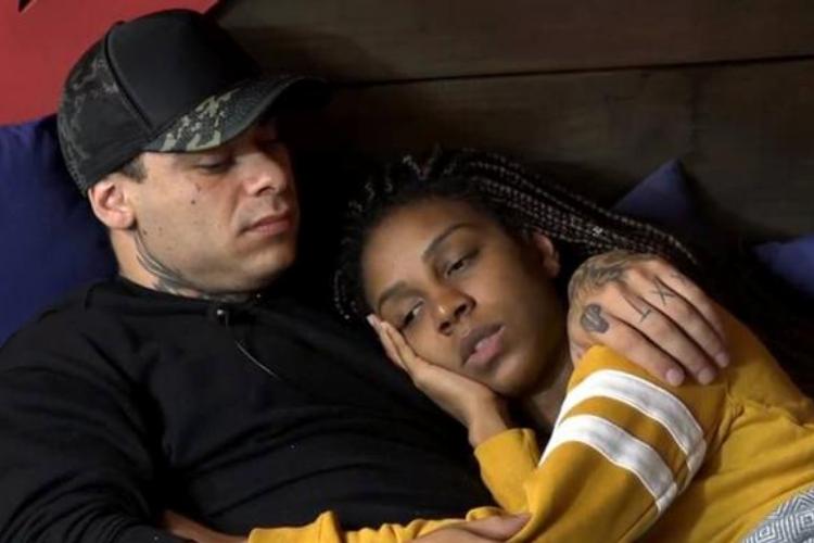 A Fazenda 10: Léo Stronda tem clima quente com Luane e fala sobre ex