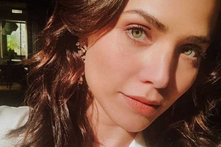 Letícia Colin revela que está ‘grávida’ e mostra cenário de Segundo Sol