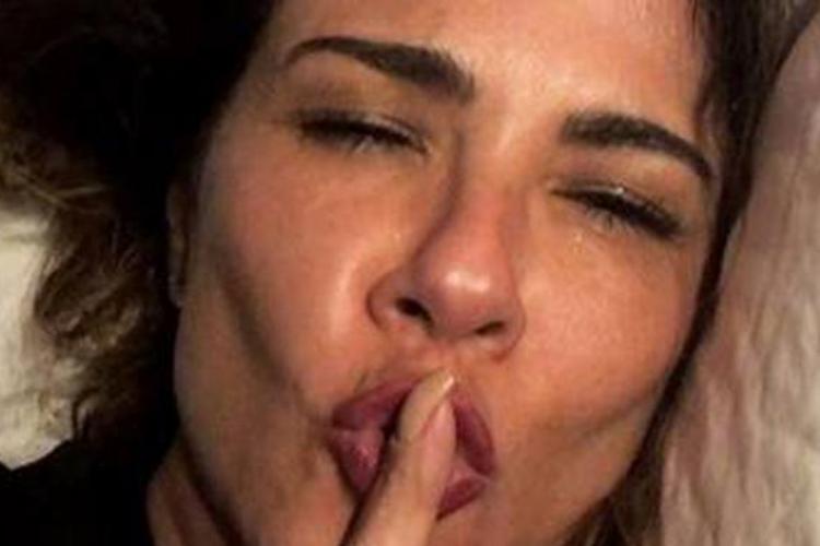 “Estou beijando na boca”, revela Luciana Gimenez