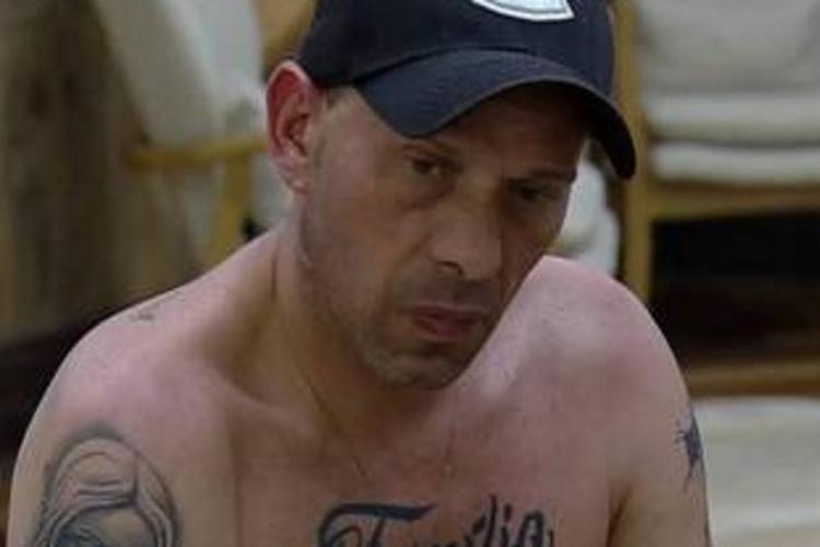 A Fazenda 10: Rafael Ilha diz que Monique Evans tem problemas psiquiátricos