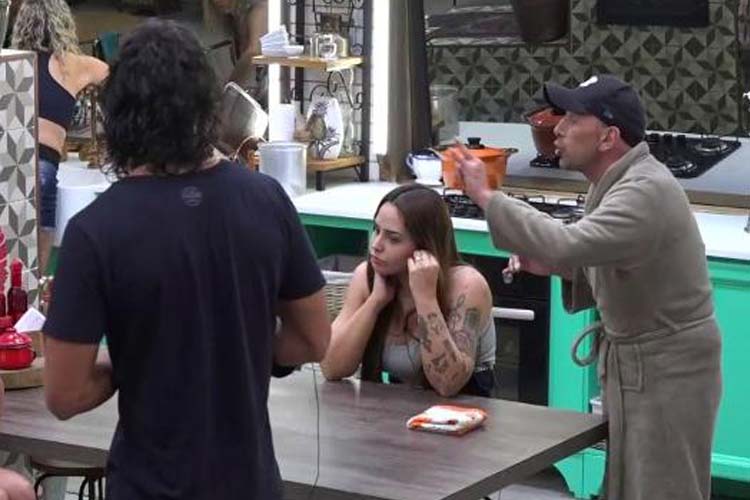 A Fazenda 10: Rafael Ilha acusa peoa de agressão e pede expulsão