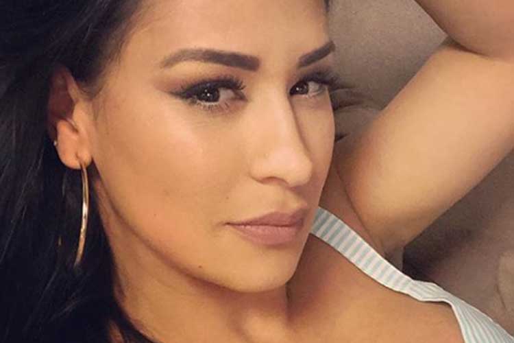 “Eu sou a sertaneja mais seguida do Brasil”, comemora Simone da dupla com Simaria