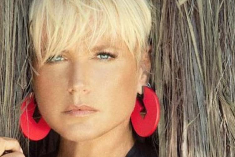 Xuxa mostra quase tudo e deixa seguidores impressionados com sua beleza