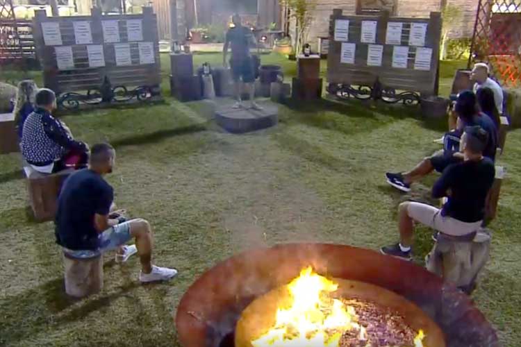 A Fazenda 10: Participantes trocam alfinetadas durante atividade surpresa da discórdia