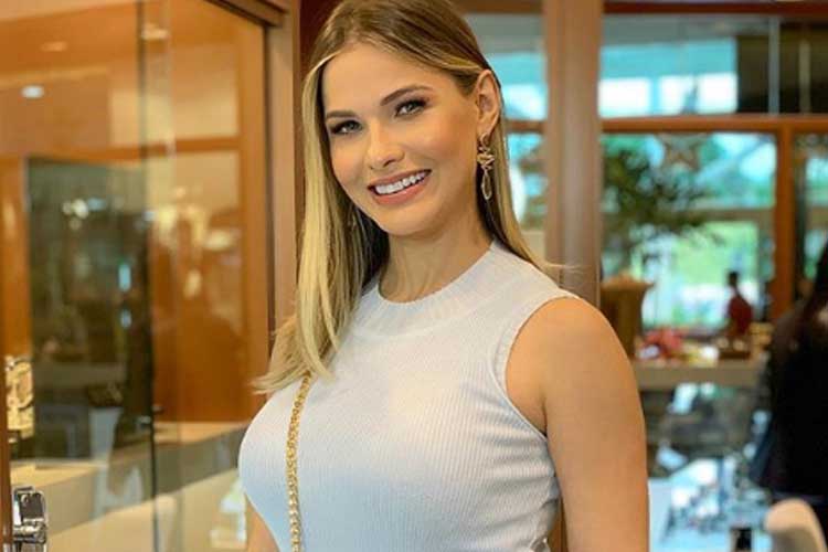 Andressa Suita ostenta jaqueta avaliada em R$ 18 mil