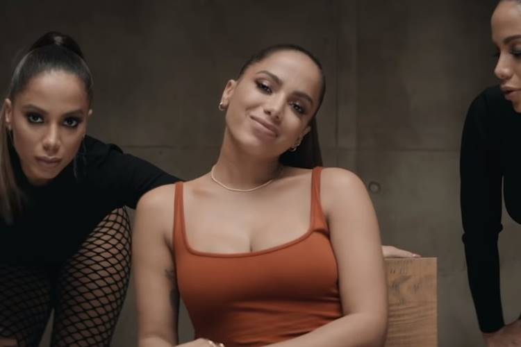 Em novo clipe, Anitta beija homens e mulheres; confira