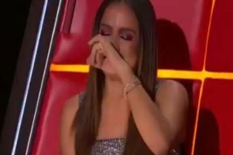 Anitta se descontrola e chora durante programa de TV