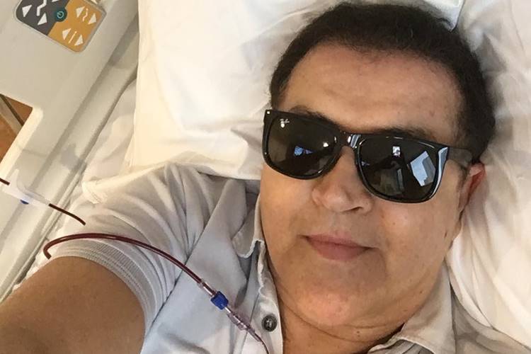 Lutando contra câncer, Beto Barbosa comemora fim das sessões de quimioterapia