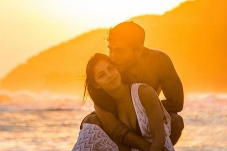 Cantor sertanejo assume namoro com empresária