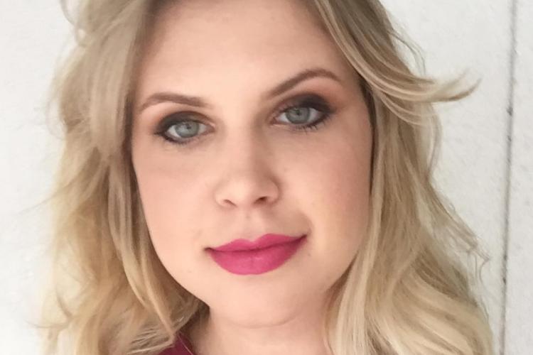 Atriz faz desabafo após ter carreira interrompida pela maternidade