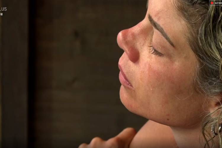 A Fazenda 10: Temendo ser eliminada, Catia chora e faz desabafo