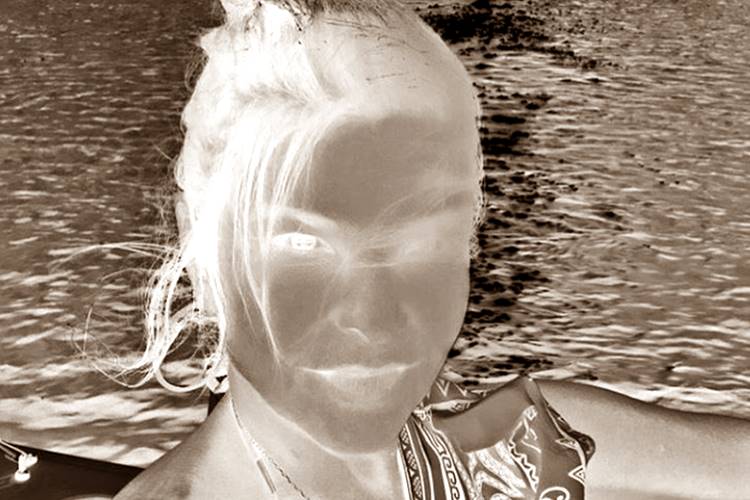 Atriz relembra fuga de casa na adolescência: “Fiquei um mês sem falar com ninguém da família”