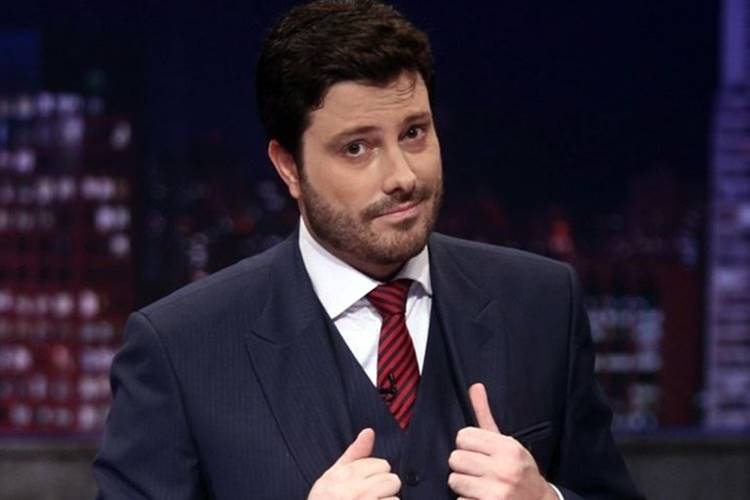 Após polêmica com Silvio Santos, Danilo Gentili sai em defesa do patrão