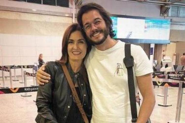 Fátima Bernardes viaja com Túlio Gadêlha para comemorar um ano de união