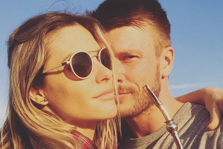 Após ser detonada por cantor sertanejo, Rodrigo Hilbert sai em defesa da mulher