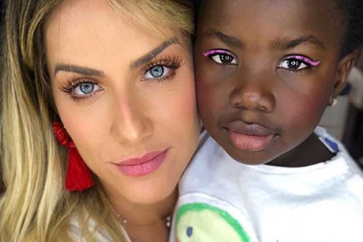 Titi usa biquíni de Giovanna Ewbank e encanta internautas