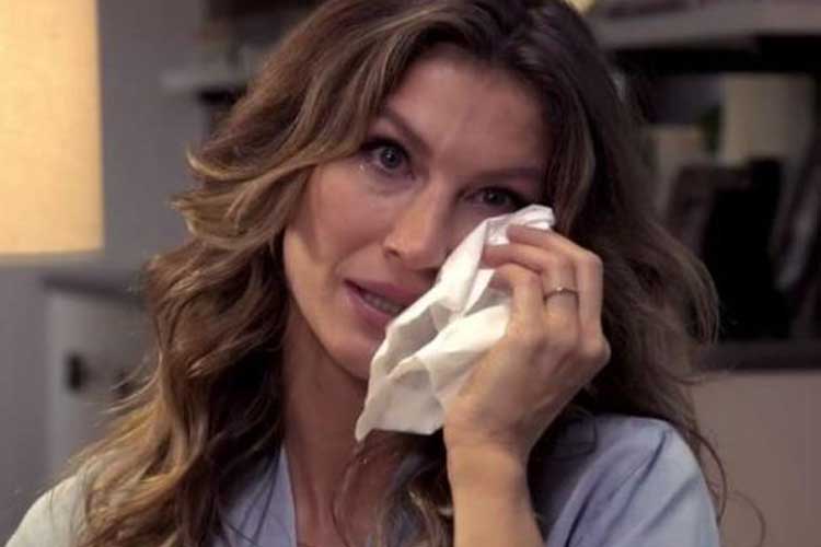 Gisele Bündchen chora e fala sobre perda: ‘Sem ela não teria como’