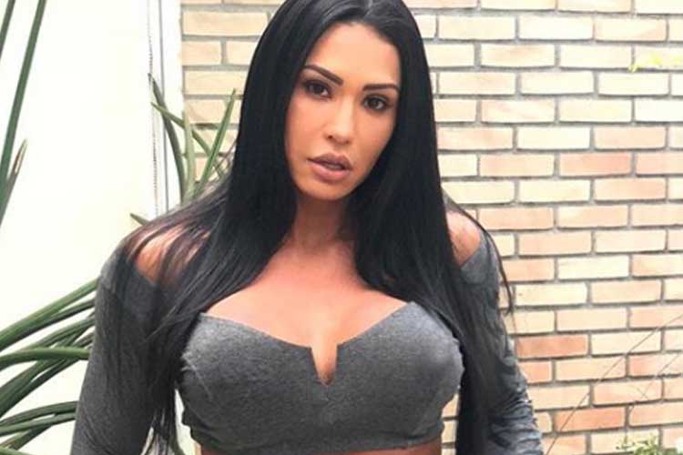 Gracyanne Barbosa ganha declaração de amor de seguidor