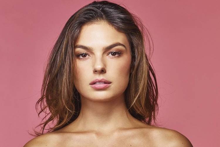 “A noite é longa”, diz Ísis Valverde sobre cuidados com o filho