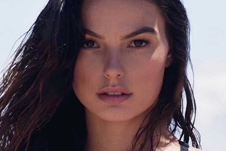 Na reta final da gestação, Isis Valverde compartilha momento de carinho com a mãe