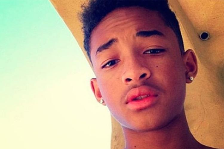 Filho de ator famoso está namorando com outro homem