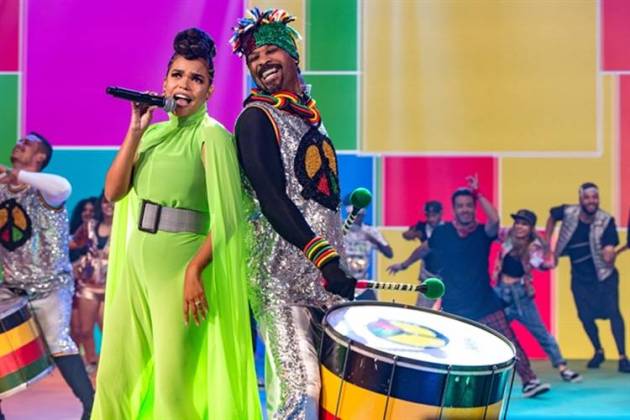 Jennifer Nascimento canta com o Olodum ( Globo/Fábio Rocha)
