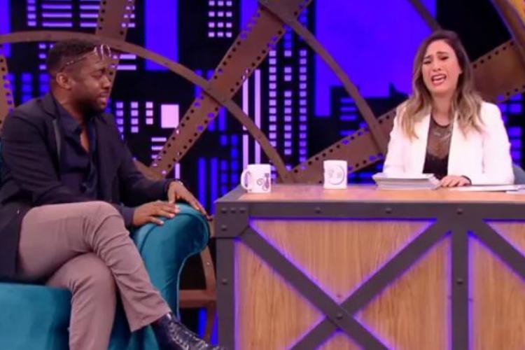 Tatá Werneck e Lázaro Ramos choram durante programa de TV