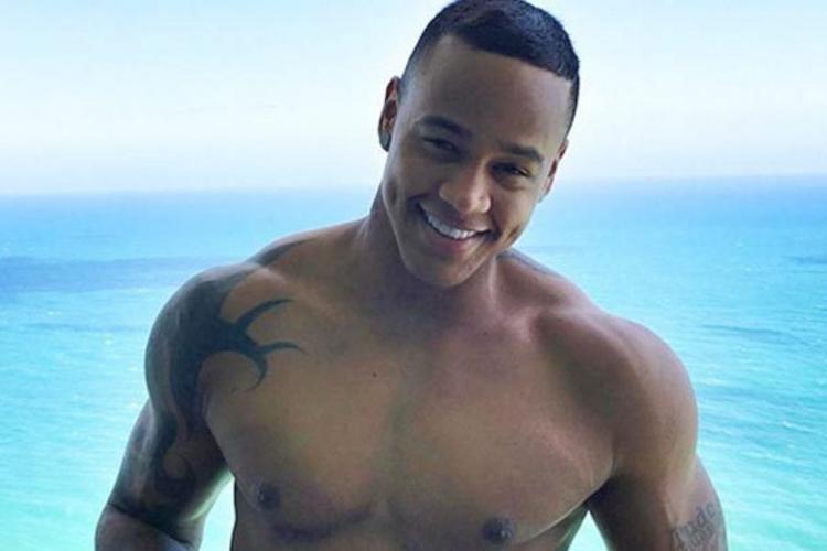 Léo Santana deixa fãs eufóricas com foto só de cueca