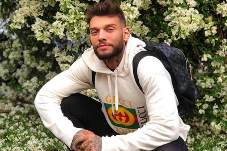 Após polêmicas, Lucas Lucco pede perdão: ‘Somos todos uma família’